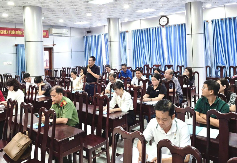 Nội dung thực tế và phong phú