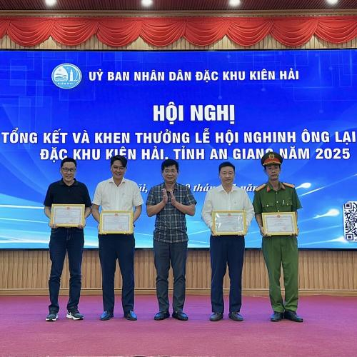 Hiền Nhân Group Vinh Dự Được Nhận Giấy Khen Từ Ủy Ban Nhân Dân Đặc Khu Kiên Hải Vì Có Những Đóng Góp Nổi Bật