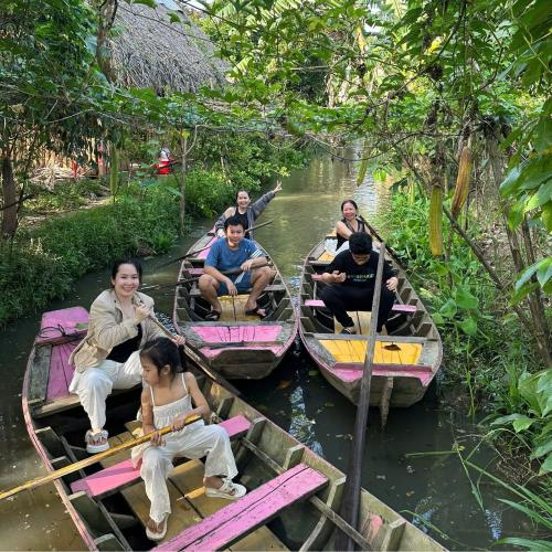 Trải Nghiệm Hoạt Động Chèo Xuồng Ba Lá Tại Tuấn Tường
