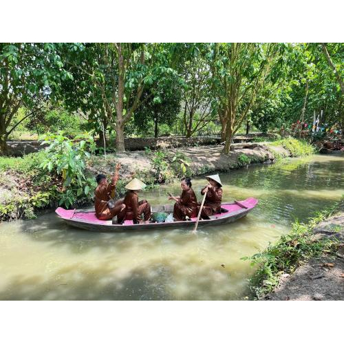 Trải nghiệm dân gian – Gắn kết bằng tiếng cười