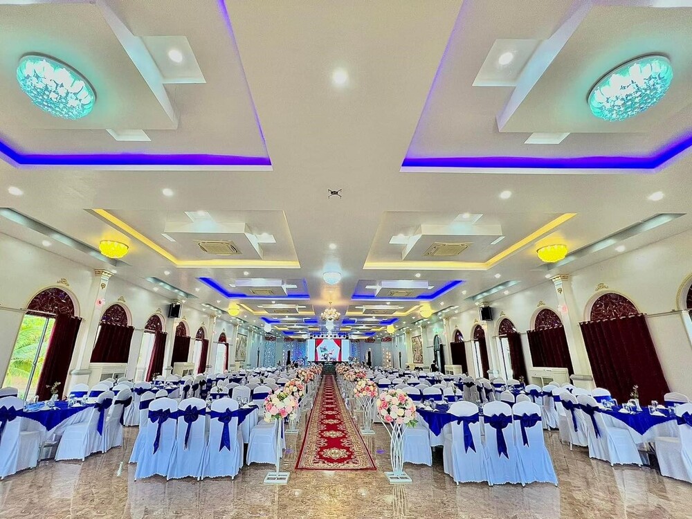 Tổ chức hội nghị, tiệc cưới