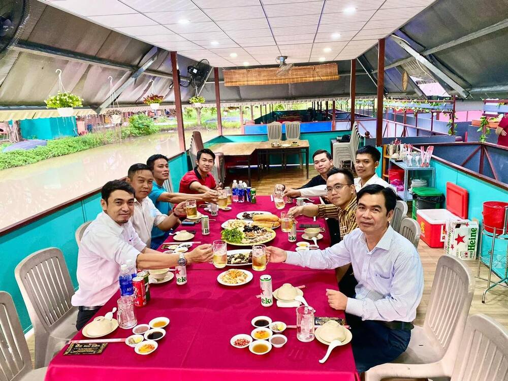 Liên hệ đặt bàn