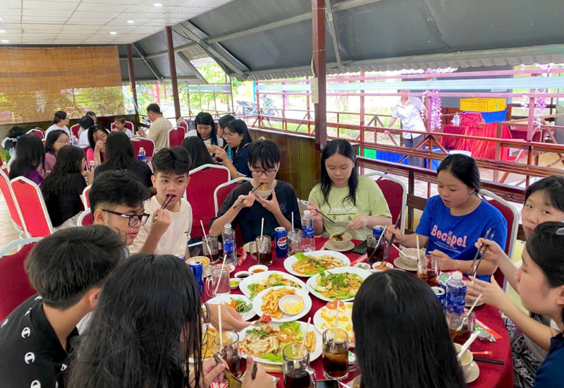 Ẩm thực miền Tây