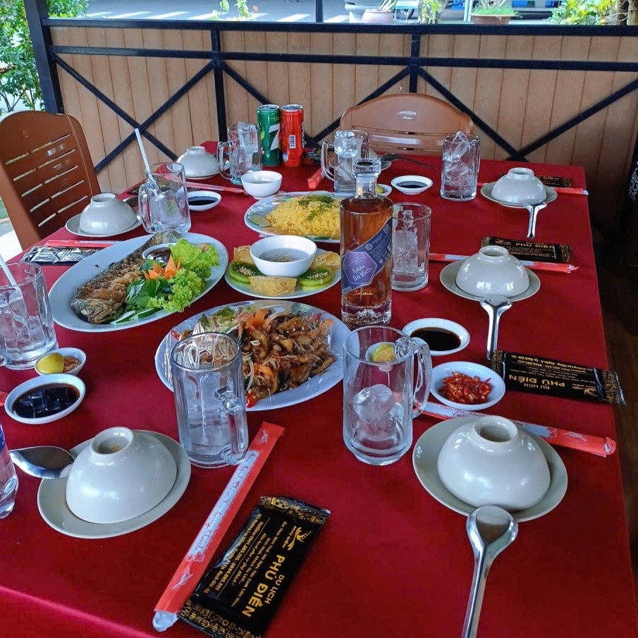 Giá Đồ Ăn Trong Khu Du Lịch Phú Điền Có Đắt Không?