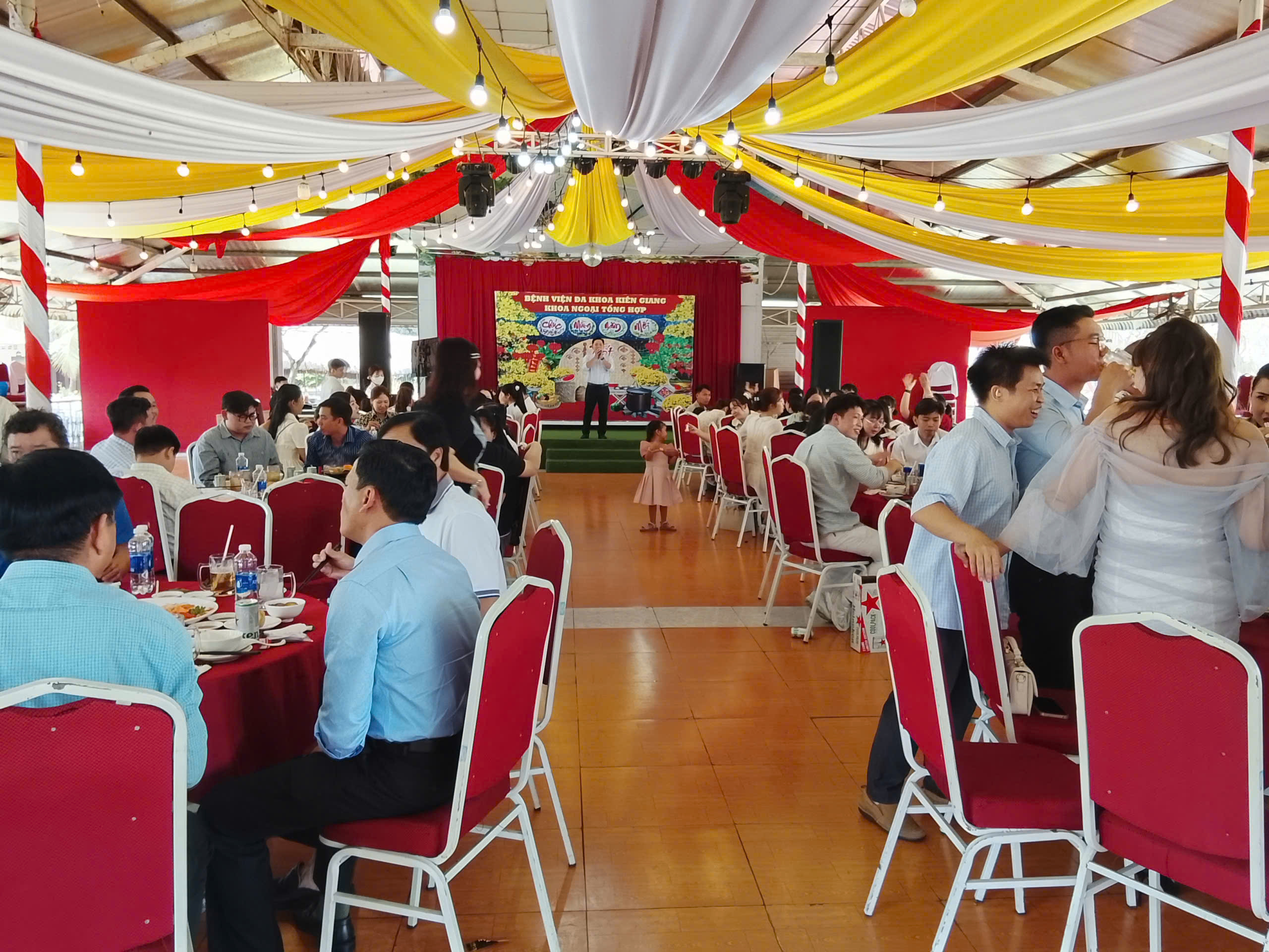 Tiệc tất niên – Dịp gặp gỡ, gắn kết cuối năm của Khoa Ngoại Tổng hợp