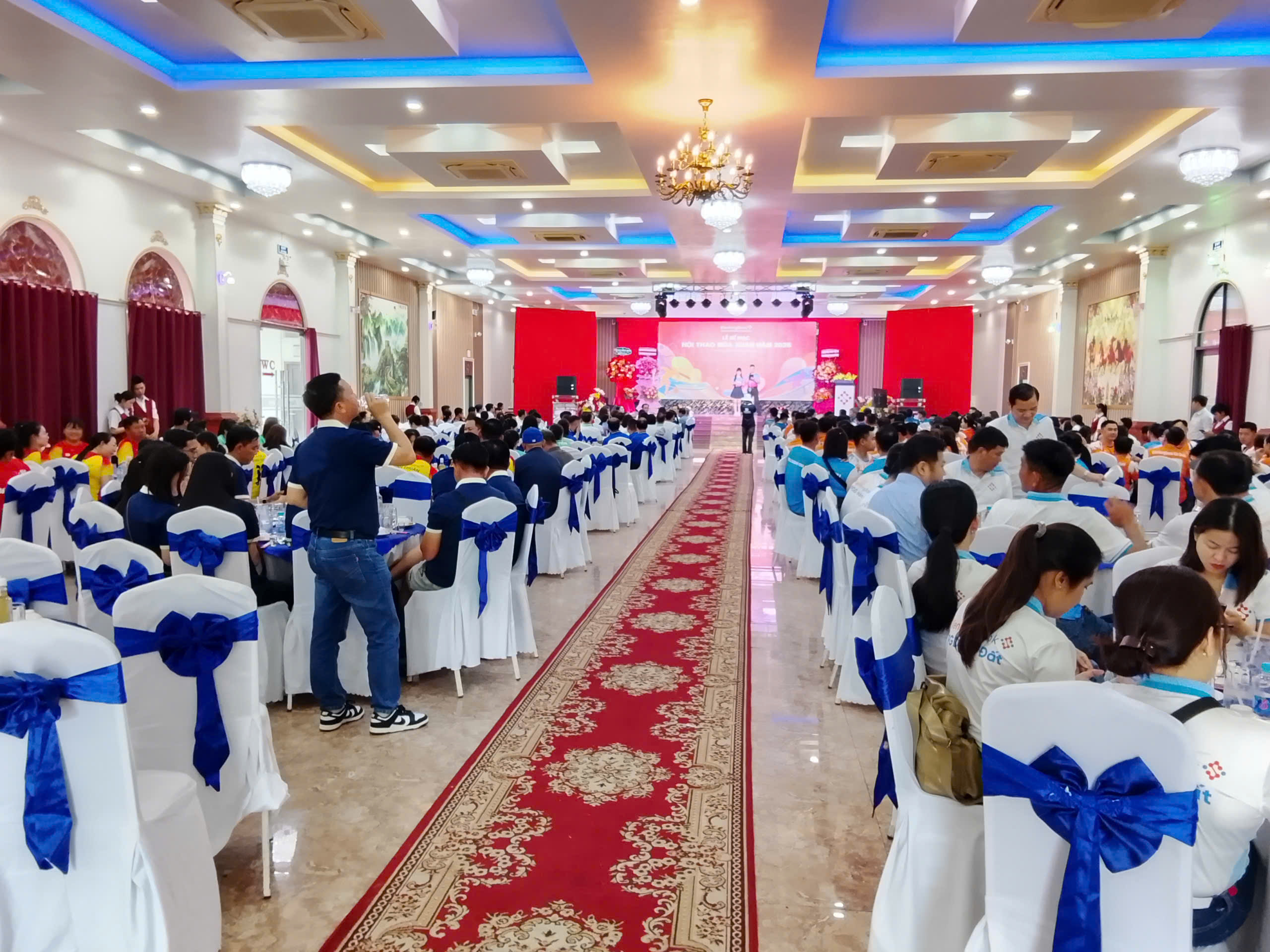 Tiệc mừng Xuân 2026 ấm cúng và trang trọng