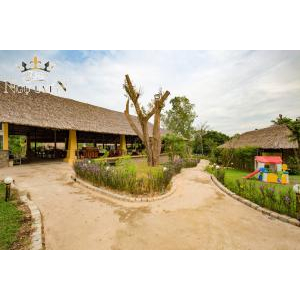 Khuôn viên nhà hàng Ngự Uyển