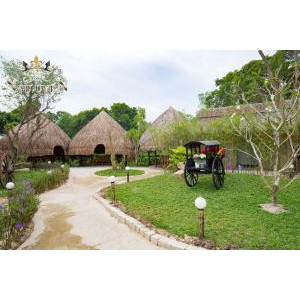 Khuôn viên nhà hàng Ngự Uyển