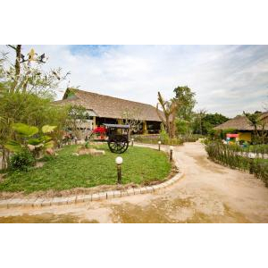 Khuôn viên nhà hàng Ngự Uyển