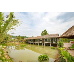 Khuôn viên nhà hàng Ngự Uyển