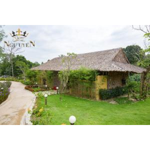 Khuôn viên nhà hàng Ngự Uyển