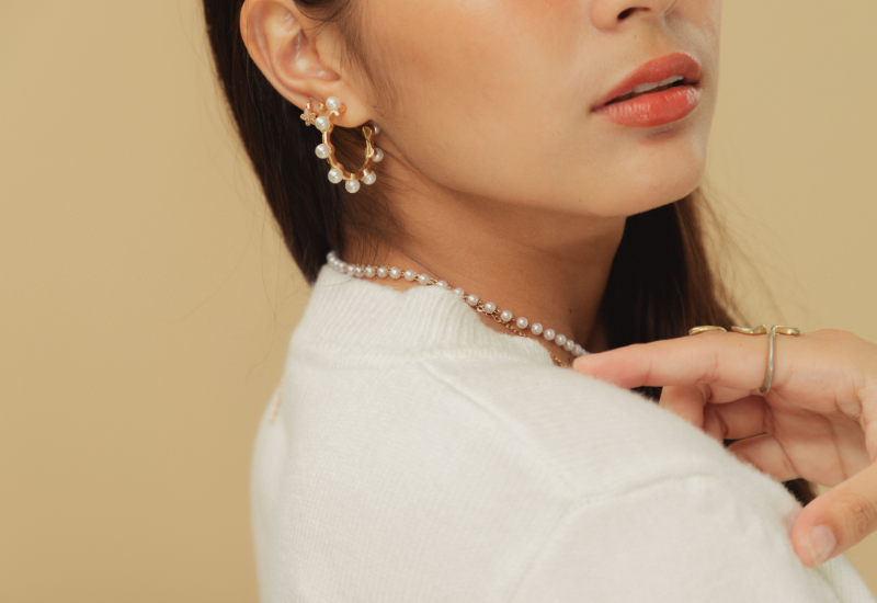 Cách đeo ngọc trai hằng ngày đúng cách