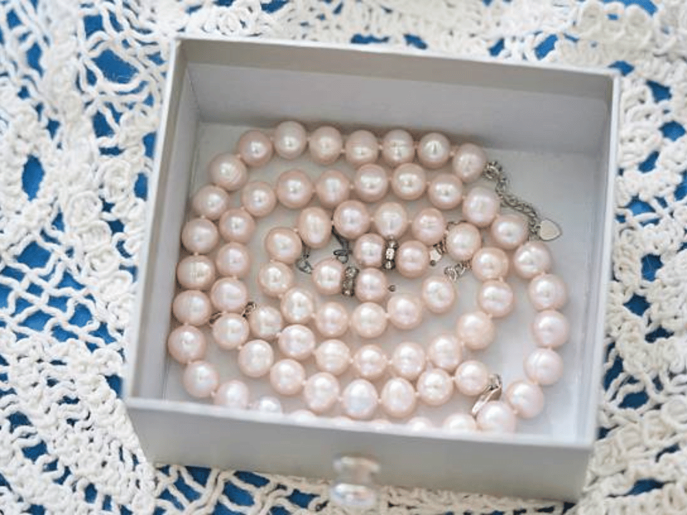 Không sử dụng trang sức ngọc trai khi làm việc nhà