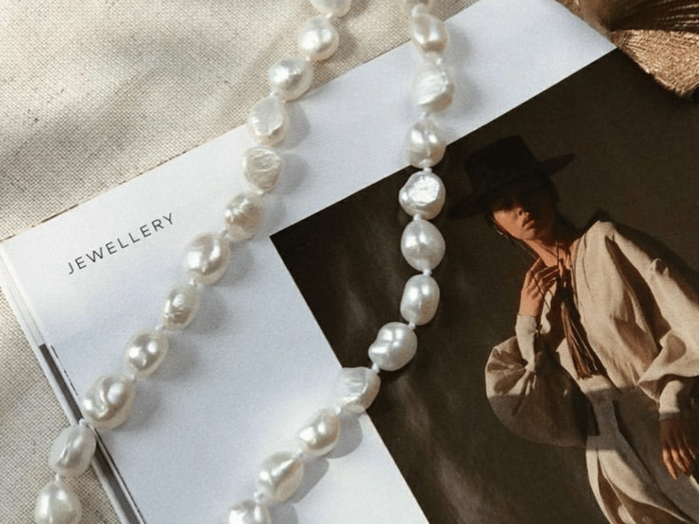 Ngọc trai phản chiếu vẻ đẹp nữ tính và sự trưởng thành