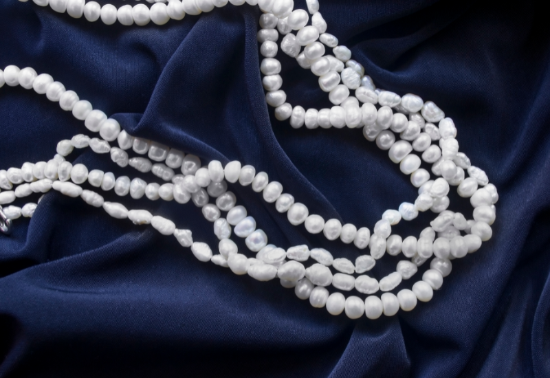 Vậy nam giới đeo ngọc trai có hợp không?