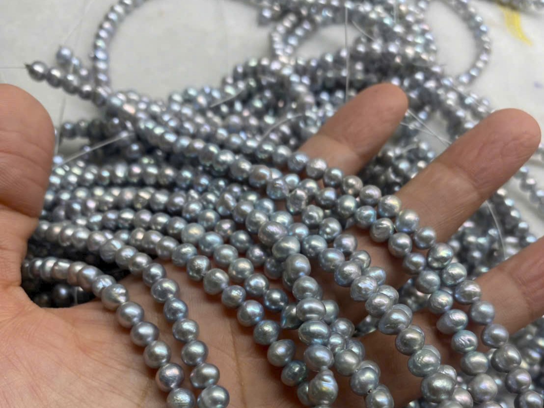 Trang sức ngọc trai cho phụ nữ trẻ