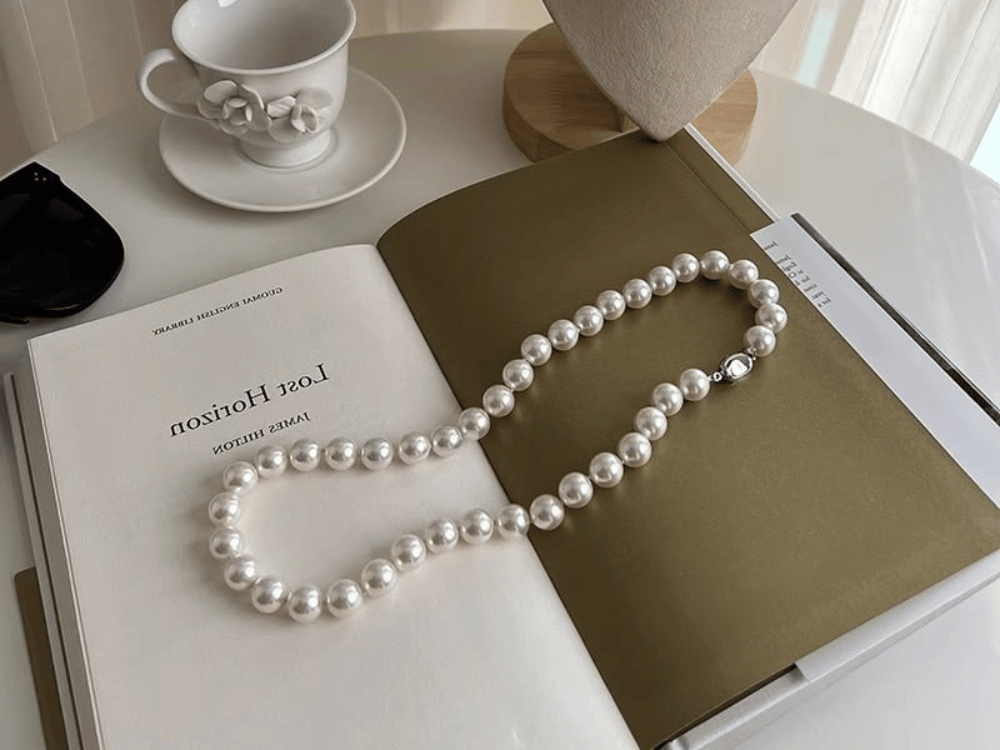 Vì sao ngọc trai bị mờ theo thời gian?