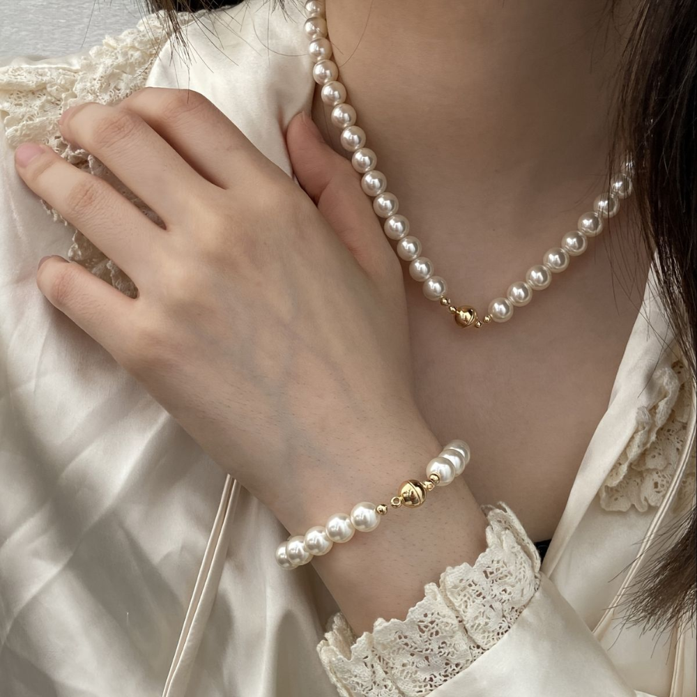 Đeo Ngọc Trai Có Bị Xỉn Màu Không? Sự Thật Nhiều Người Hiểu Sai