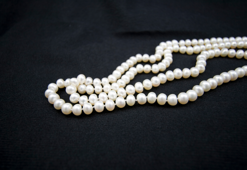 Có nên hạn chế đeo ngọc nếu da rất dầu?