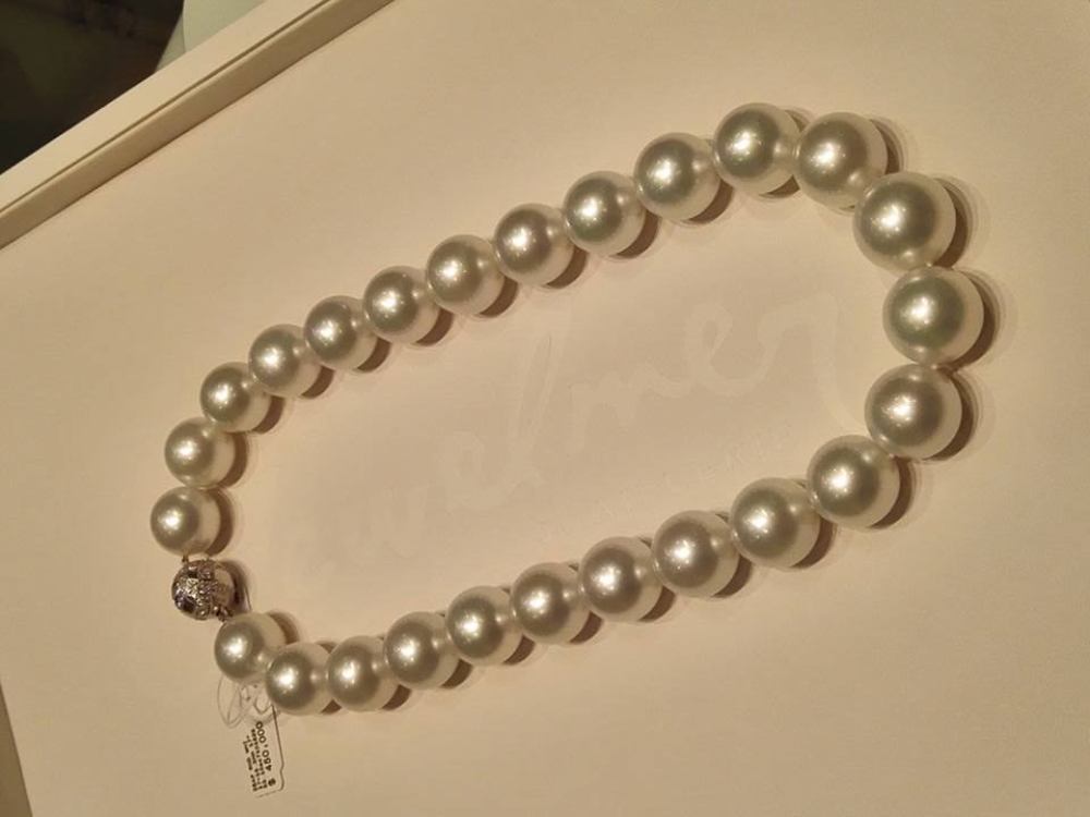 Ngọc trai phá cách với thiết kế asymmetrical và unisex