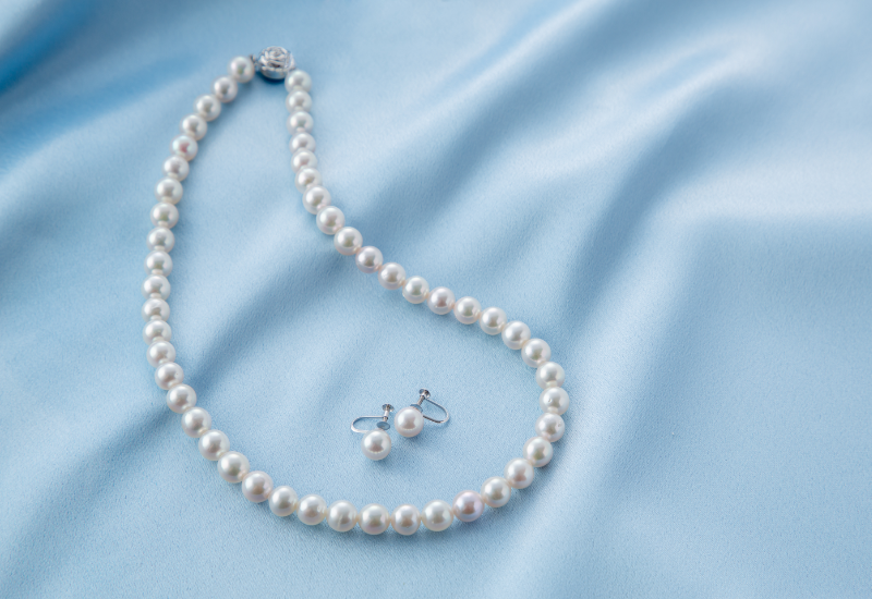 Khi nào nên hạn chế đeo ngọc trong thời tiết nóng?