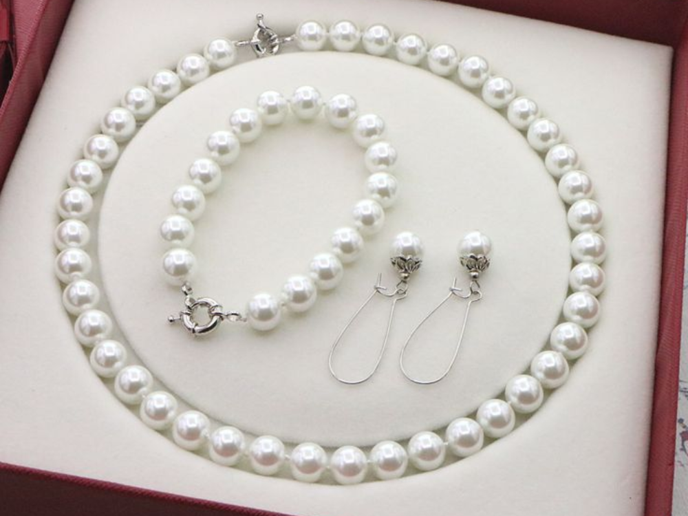 Tuổi 30–40: Thanh lịch, chín chắn và nổi bật