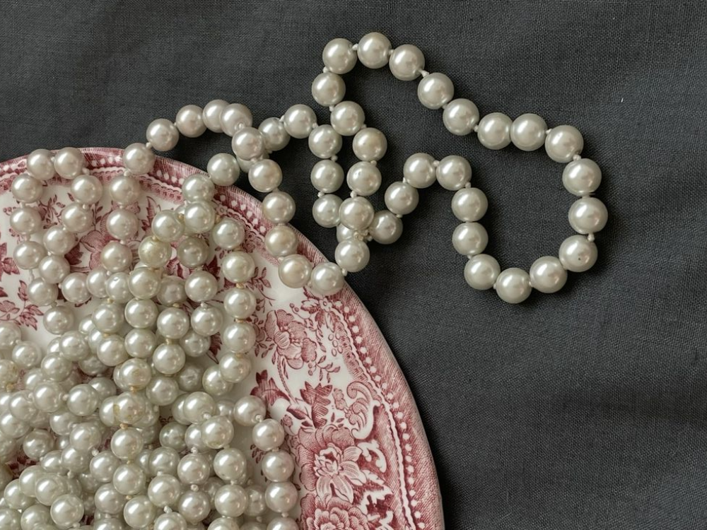 Khuôn mặt tròn – Ưu tiên dây dài tạo cảm giác thon gọn