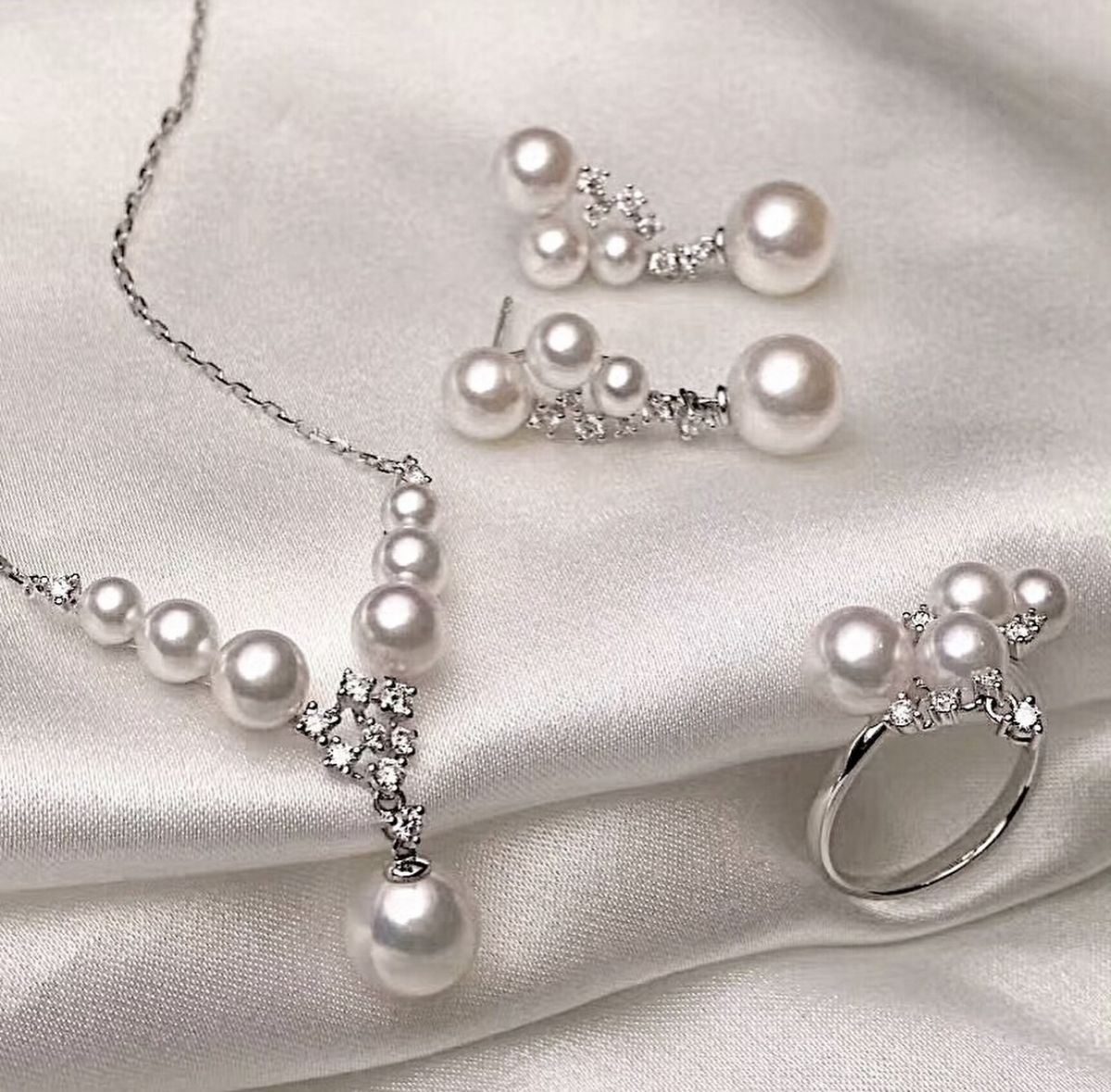 Vai Trò Của Ngọc Trai Trong Thời Trang Vào Những Năm 1950