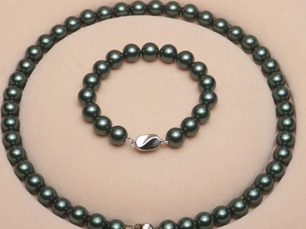 Tiếp xúc thường xuyên với mỹ phẩm, nước hoa và hóa chất