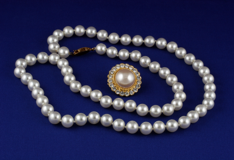 Ngoại lệ: Có nên đeo bông tai nhỏ khi ngủ?