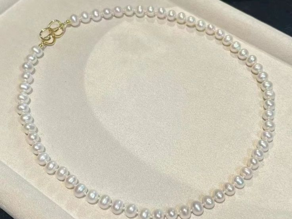 Vẻ đẹp của ngọc trai nằm ở chiều sâu, không ở độ lấp lánh