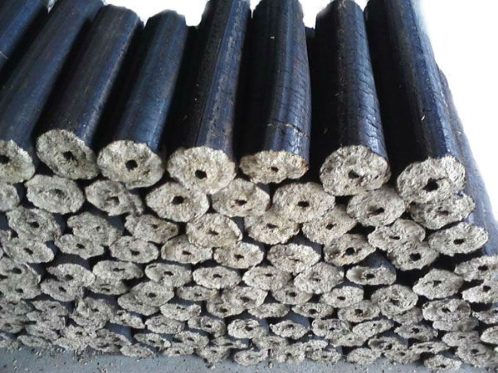 Nên chọn củi trấu hay viên nén trấu?