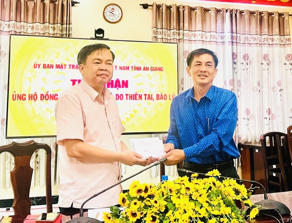 Ủy ban Mặt trận Tổ quốc Việt Nam tỉnh tiếp nhận ủng hộ đồng bào bị thiệt hại