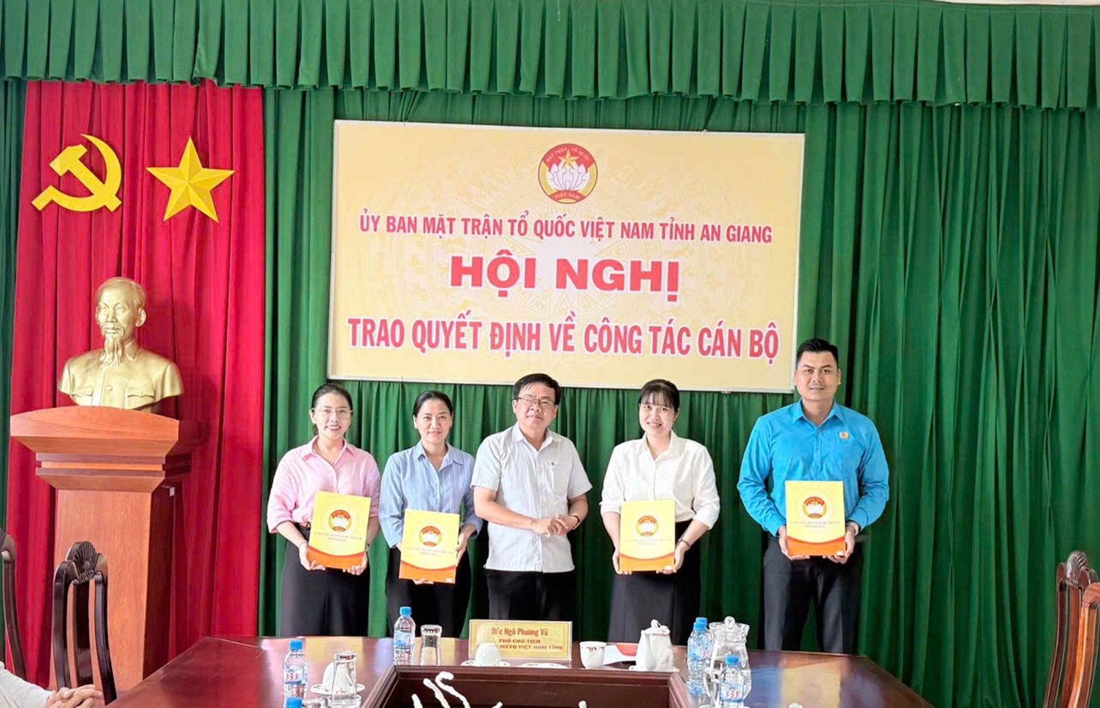 Ủy ban MTTQ Việt Nam tỉnh An Giang trao Quyết định công tác cán bộ