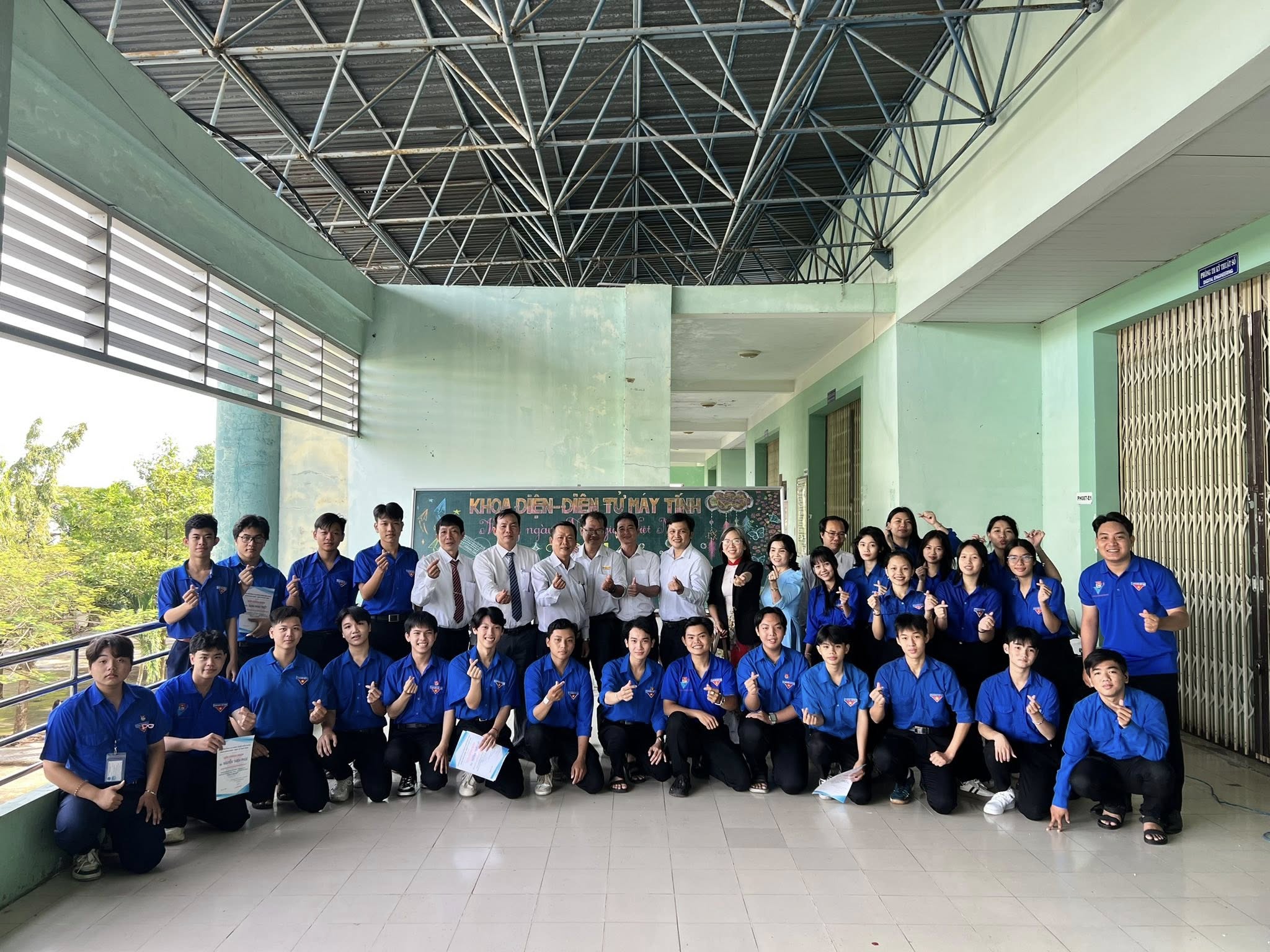 Khoa Điện - ĐTMT Chào Mừng Ngày Nhà Giáo Việt Nam 20/11