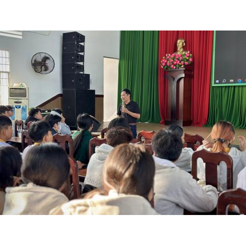 Cầu nối giữa doanh nghiệp và sinh viên