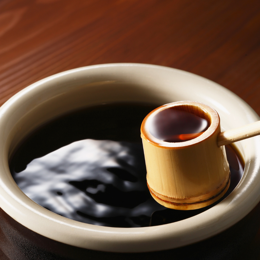 Vai Trò Của Nước Mắm Truyền Thống Trong Bữa Cơm Gia Đình Việt