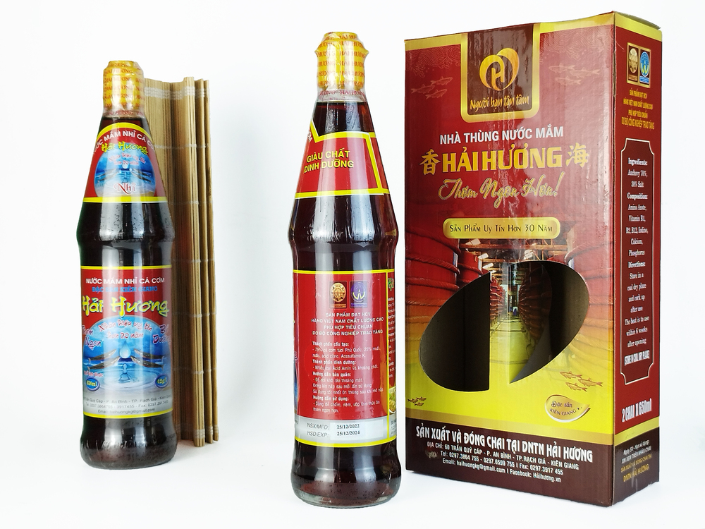 Vì sao màu nước mắm truyền thống lại có sắc nâu đẹp mắt?