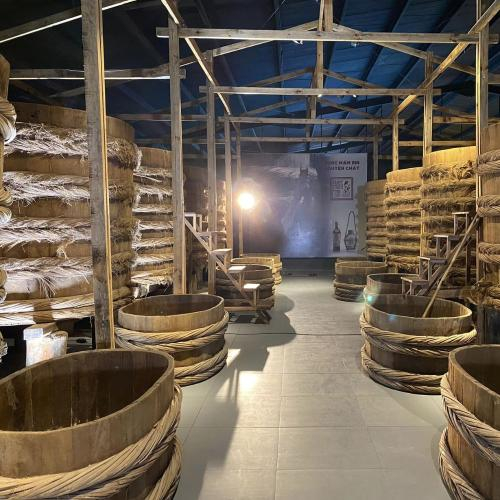 Nước Mắm Truyền Thống - Vị Mặn Của Ký Ức Giữa Nhịp Sống Đương Đại