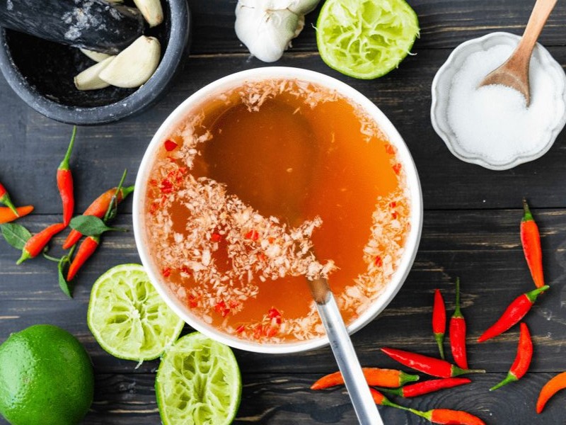 Tại sao nước mắm bị mốc?