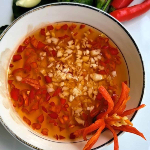 Vì Sao Nước Mắm Độ Đạm Cao Giá Lại Cao? Góc Nhìn Từ Nghề Làm Mắm Truyền Thống