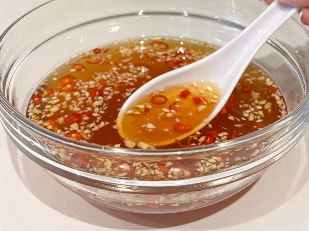 Có nên thay thế muối bằng nước mắm cho trẻ?