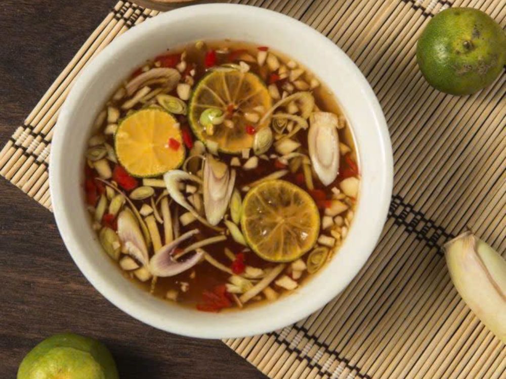 Ảnh hưởng của nước mắm nguyên chất và nước mắm công nghiệp đến sức khỏe người tiêu dùng