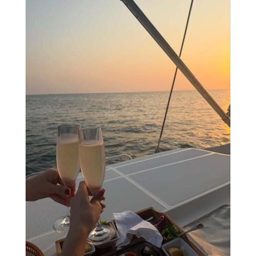 Du Thuyền Regent Thuê Riêng – 12 Khách (19h45 - 22h15)