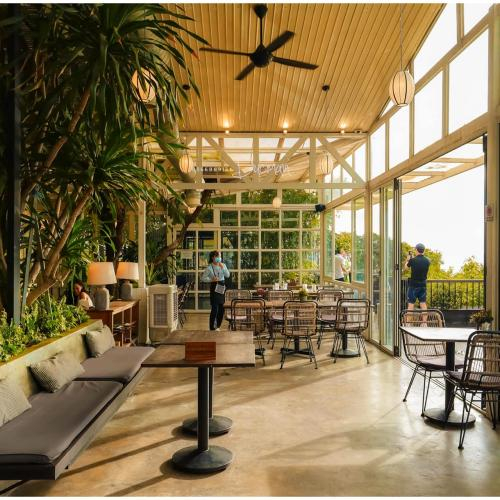 (Tour Riêng) Tour Cafe Shopping Đưa/Tiễn Sân Bay (1 Lượt) – Nhóm 7 – 13 Khách