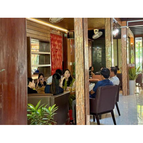 Không khí ngày khai trương