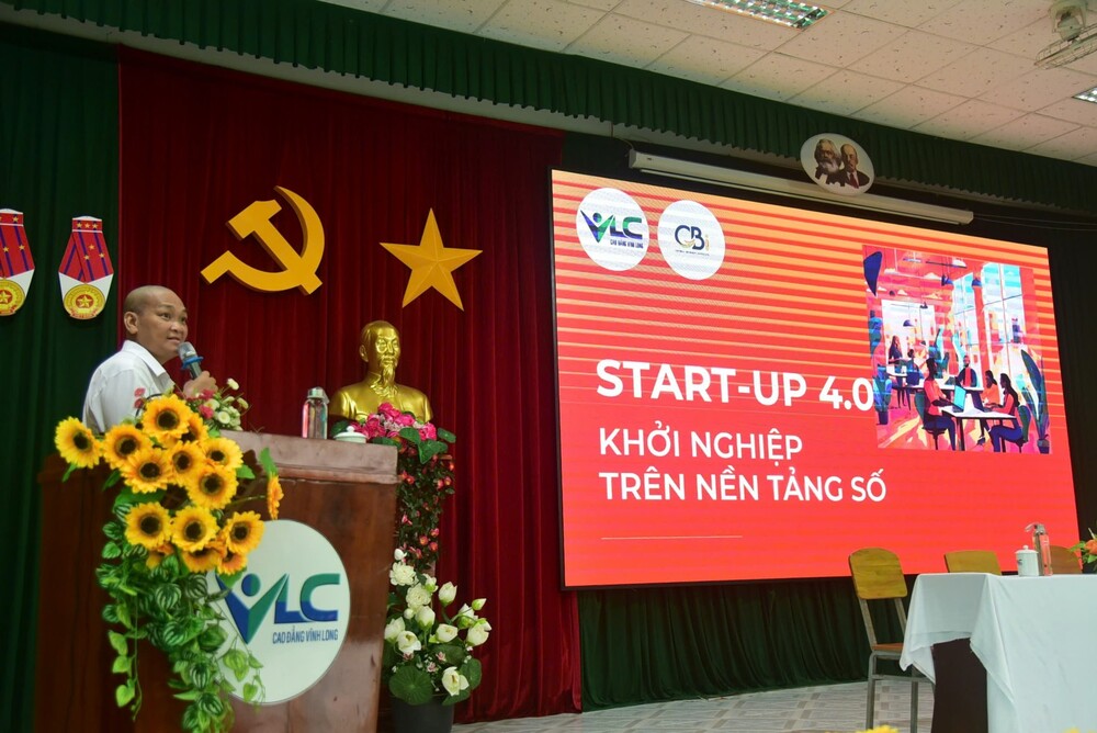 Ông Phạm Quý Hùng - Founder & CEO Hệ sinh thái GBi trình bày chuyên đề 