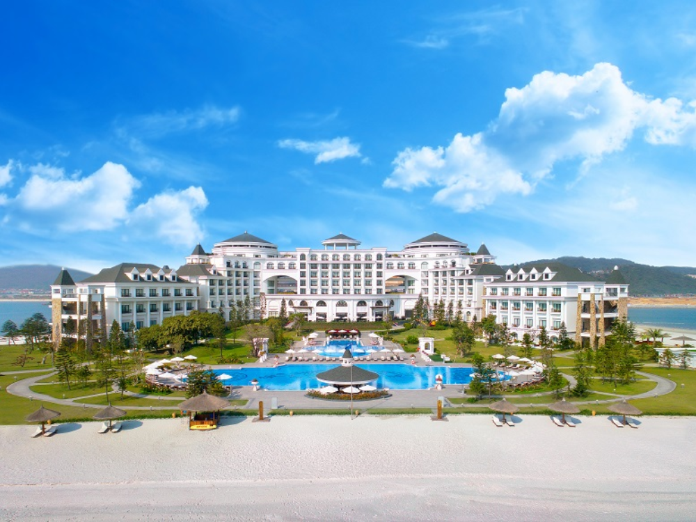 Trọn vẹn cảnh quan Vinpearl Resort & Spa Hạ Long