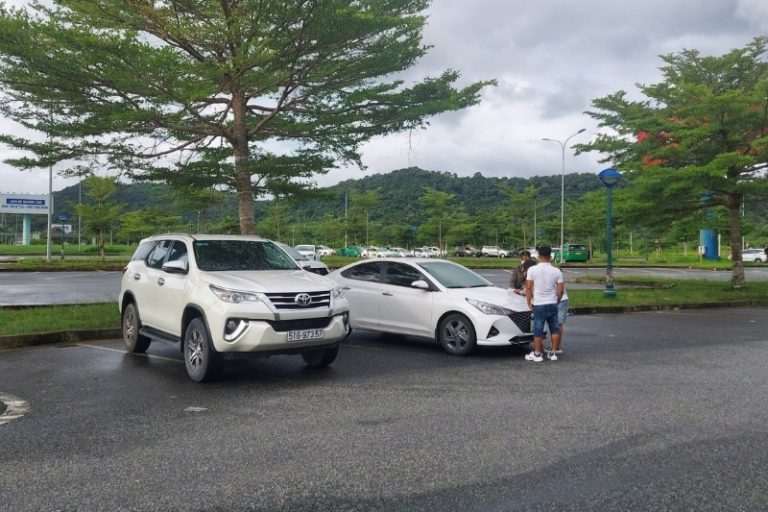 Toyota Fortuner 7 chỗ AT