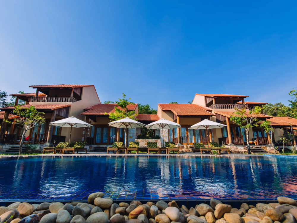 Beachfront-Sharing-Pool-Villa